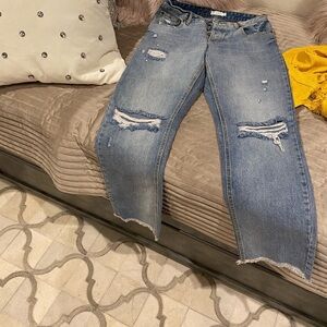 DISTRESSED SLIGHT FLARE LEG JEANS